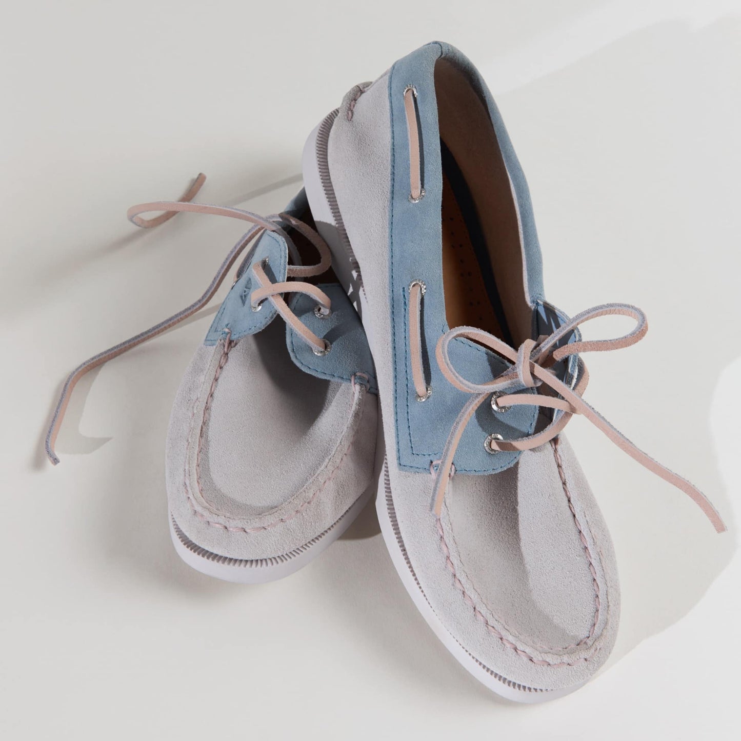 Authentic Original™ 2 Eye Boat Shoe White/Blue Women's Women Sperry